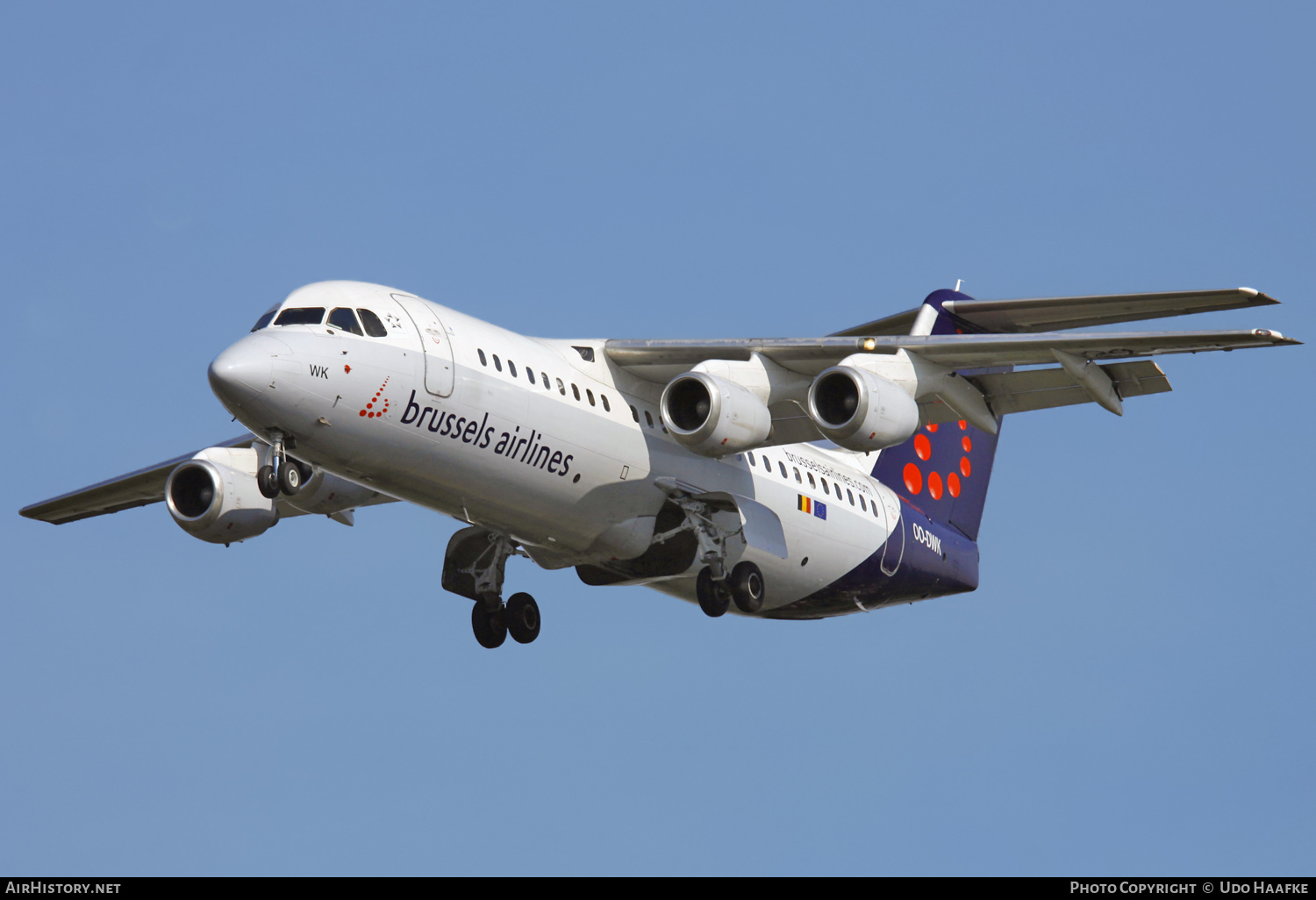 Aircraft Photo of OO-DWK | British Aerospace Avro 146-RJ100 | Brussels Airlines | AirHistory.net #540532