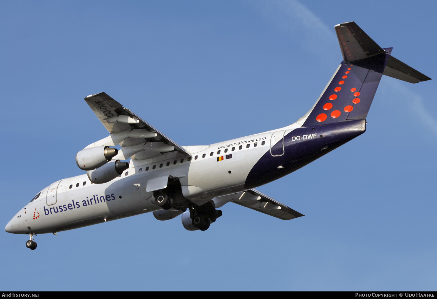 Aircraft Photo of OO-DWF | British Aerospace Avro 146-RJ100 | Brussels Airlines | AirHistory.net #540536
