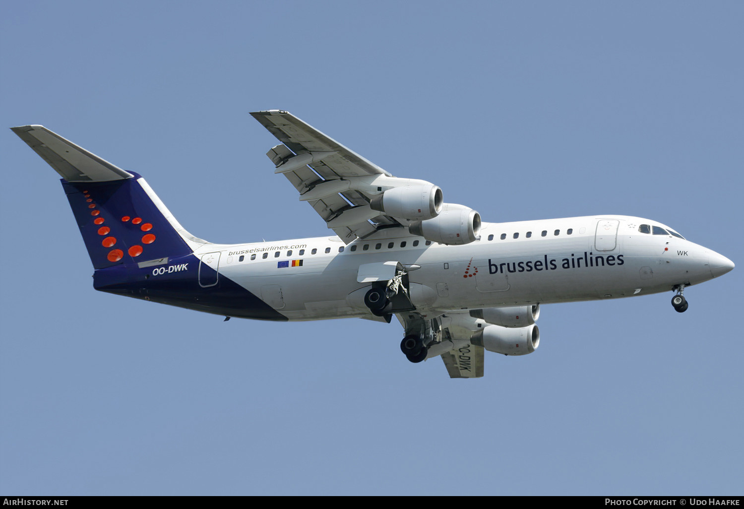 Aircraft Photo of OO-DWK | British Aerospace Avro 146-RJ100 | Brussels Airlines | AirHistory.net #540603