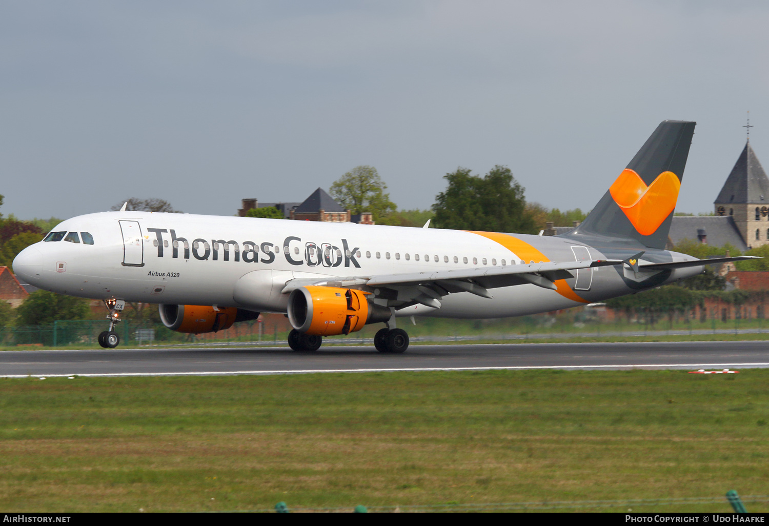 Aircraft Photo of OO-TCX | Airbus A320-212 | Thomas Cook Airlines | AirHistory.net #540909
