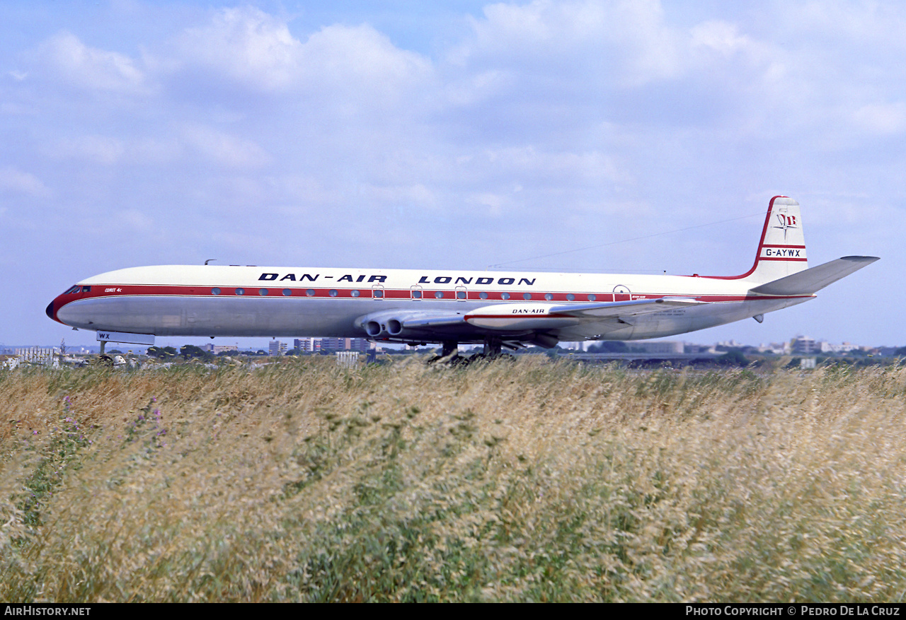 Aircraft Photo of G-AYWX | De Havilland D.H. 106 Comet 4C | Dan-Air London | AirHistory.net #540968