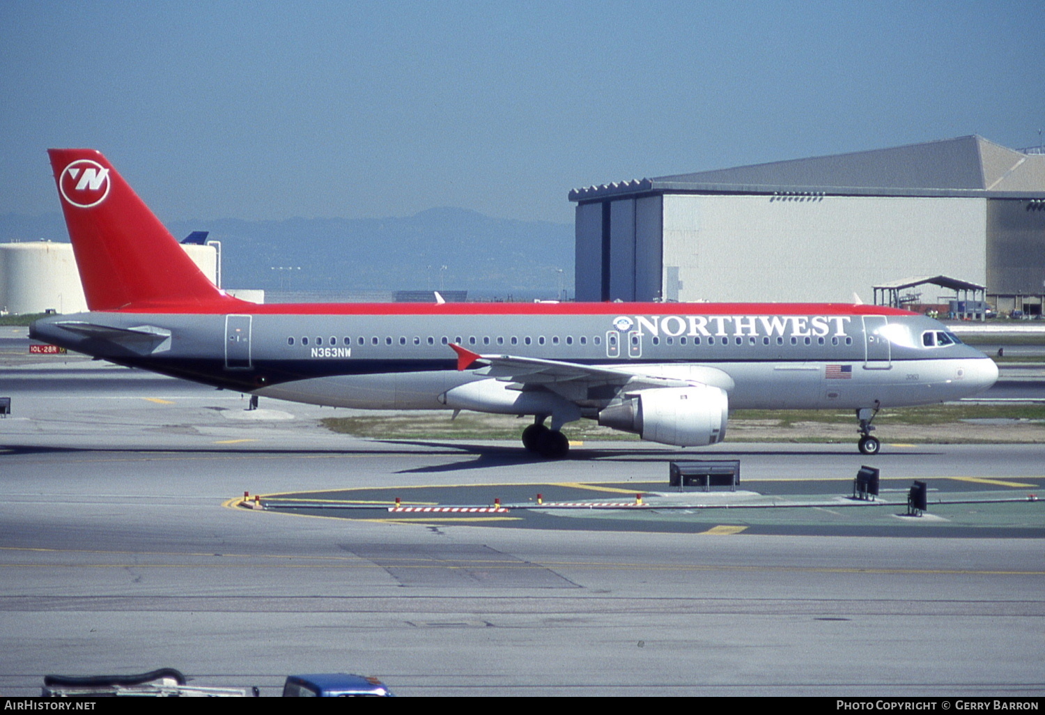 Aircraft Photo of N363NW | Airbus A320-212 | Northwest Airlines | AirHistory.net #541005