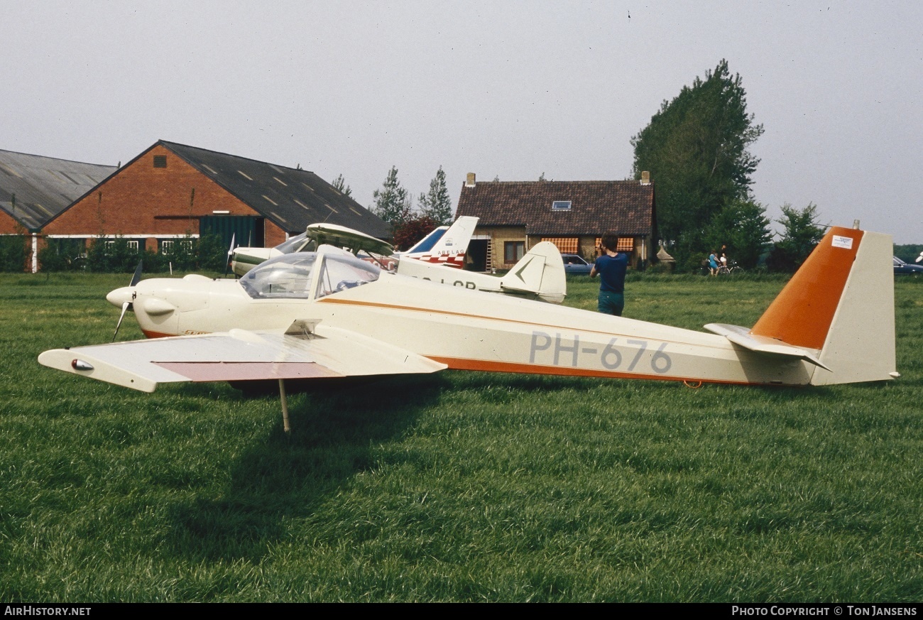 Aircraft Photo of PH-676 | Scheibe SF-25E Super Falke | AirHistory.net #541025