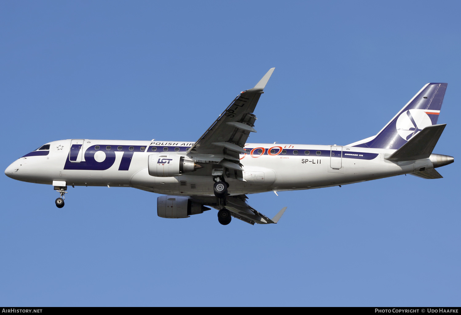 Aircraft Photo of SP-LII | Embraer 175STD (ERJ-170-200STD) | LOT Polish Airlines - Polskie Linie Lotnicze | AirHistory.net #541124