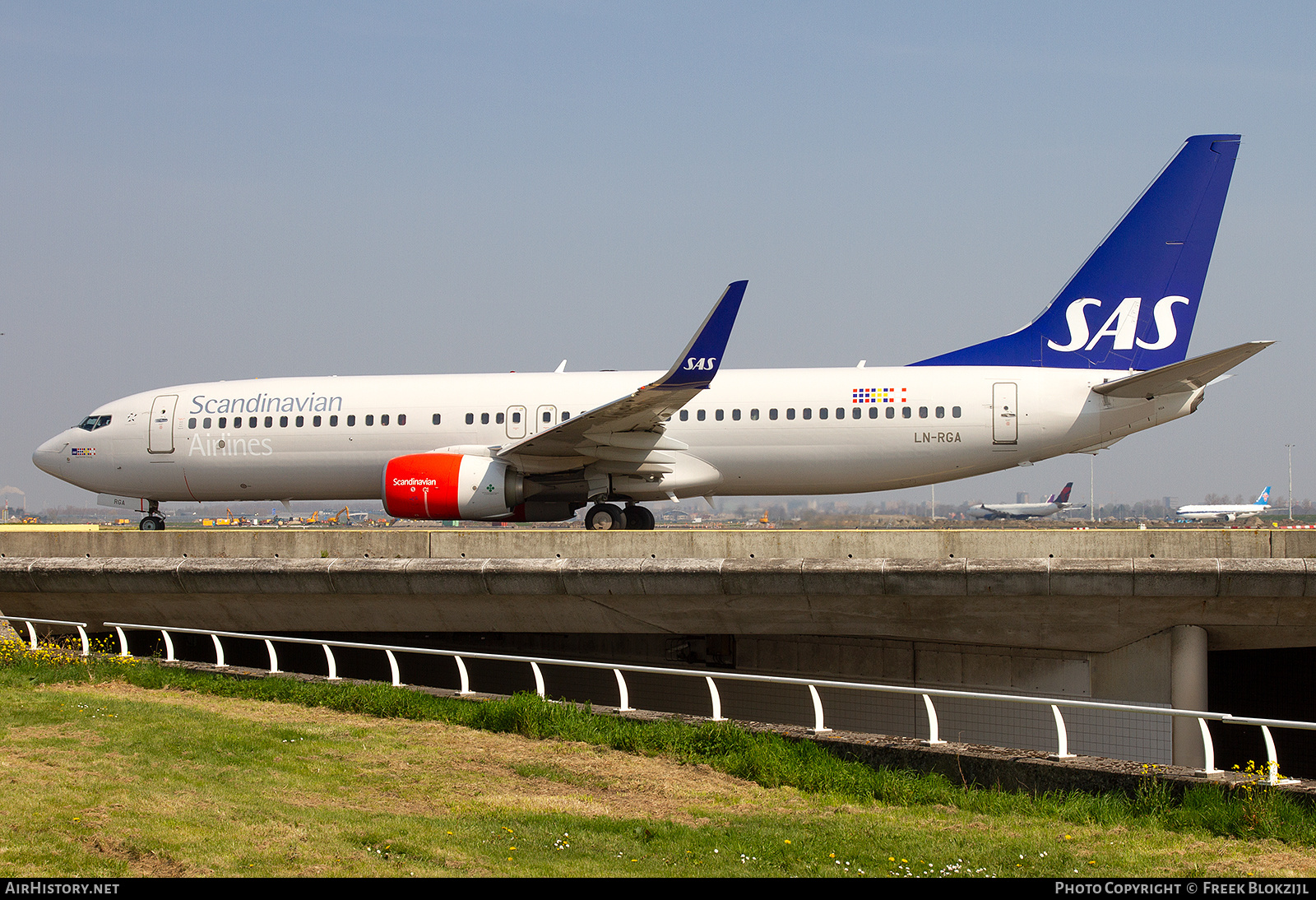 Aircraft Photo of LN-RGA | Boeing 737-86N | Scandinavian Airlines - SAS | AirHistory.net #541462