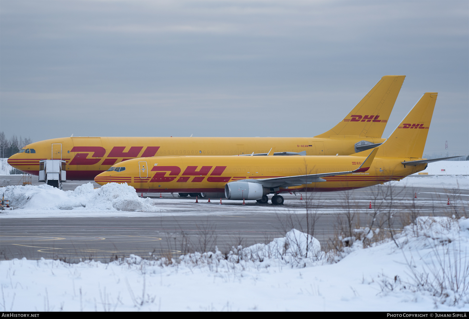 Aircraft Photo of EC-IXO | Boeing 737-883(BDSF) | DHL Air | AirHistory.net #541493