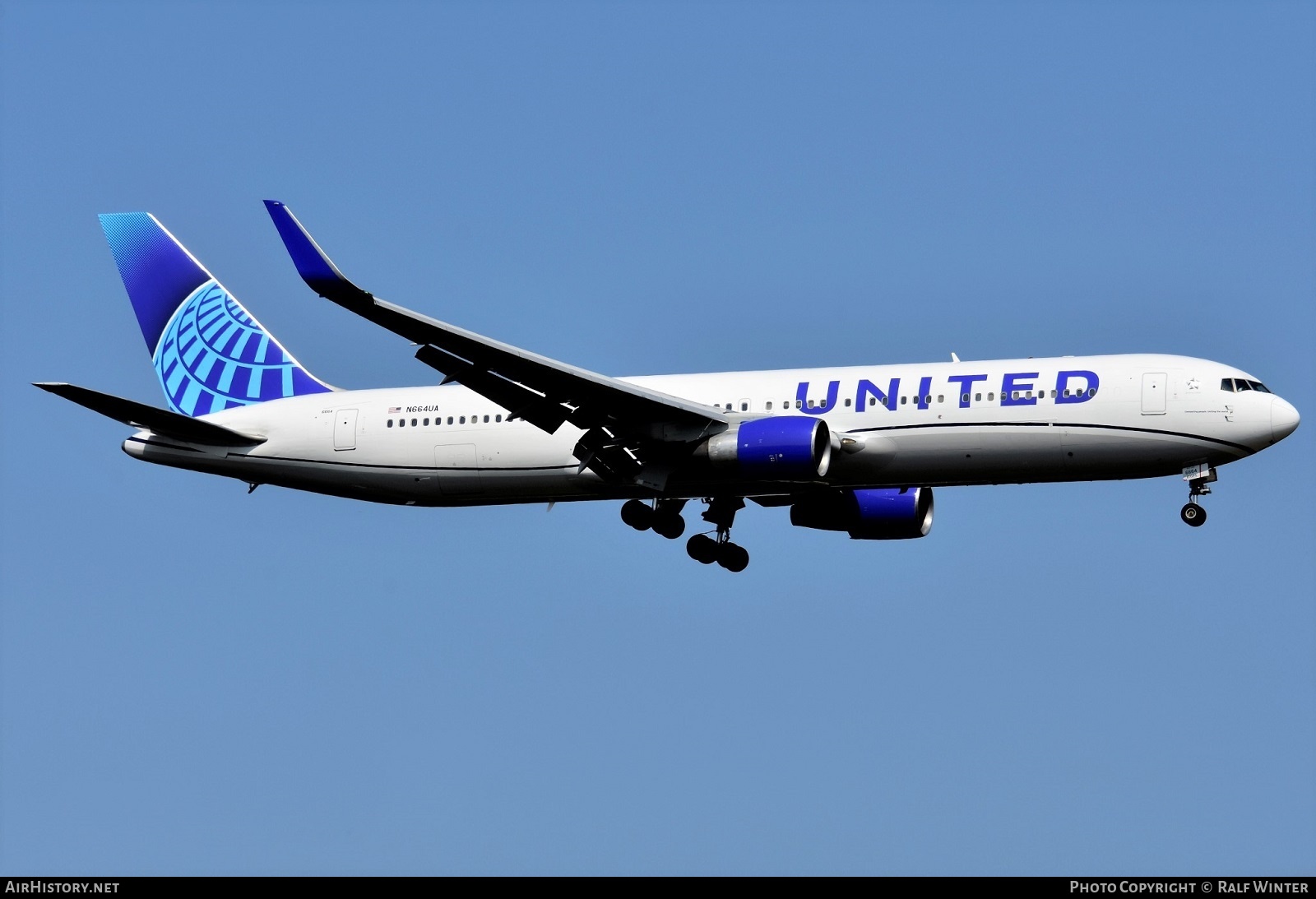 Aircraft Photo of N664UA | Boeing 767-322/ER | United Airlines | AirHistory.net #541588