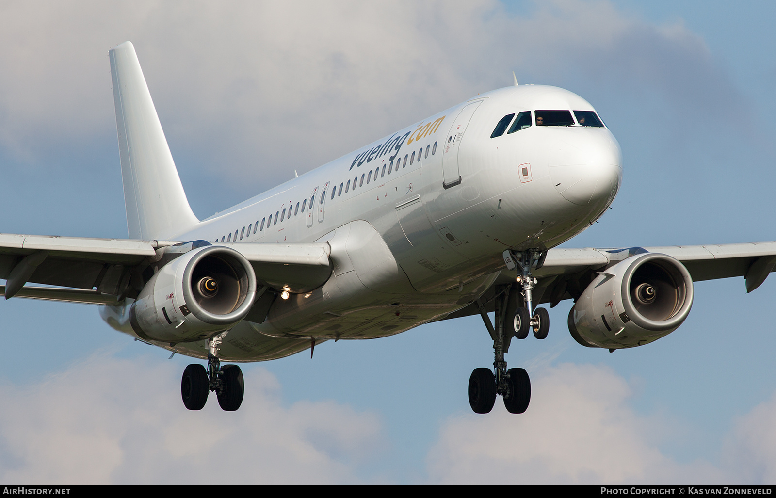 Aircraft Photo of EC-LQL | Airbus A320-232 | Vueling Airlines | AirHistory.net #541637