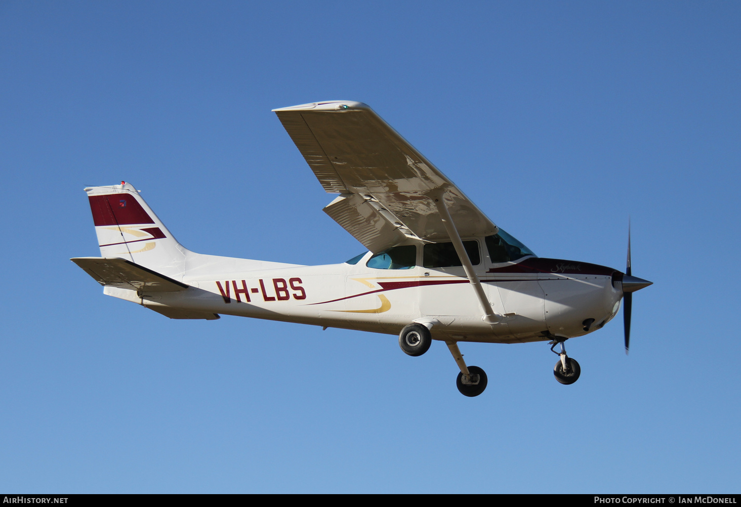 Aircraft Photo of VH-LBS | Cessna 172N Skyhawk | AirHistory.net #541775