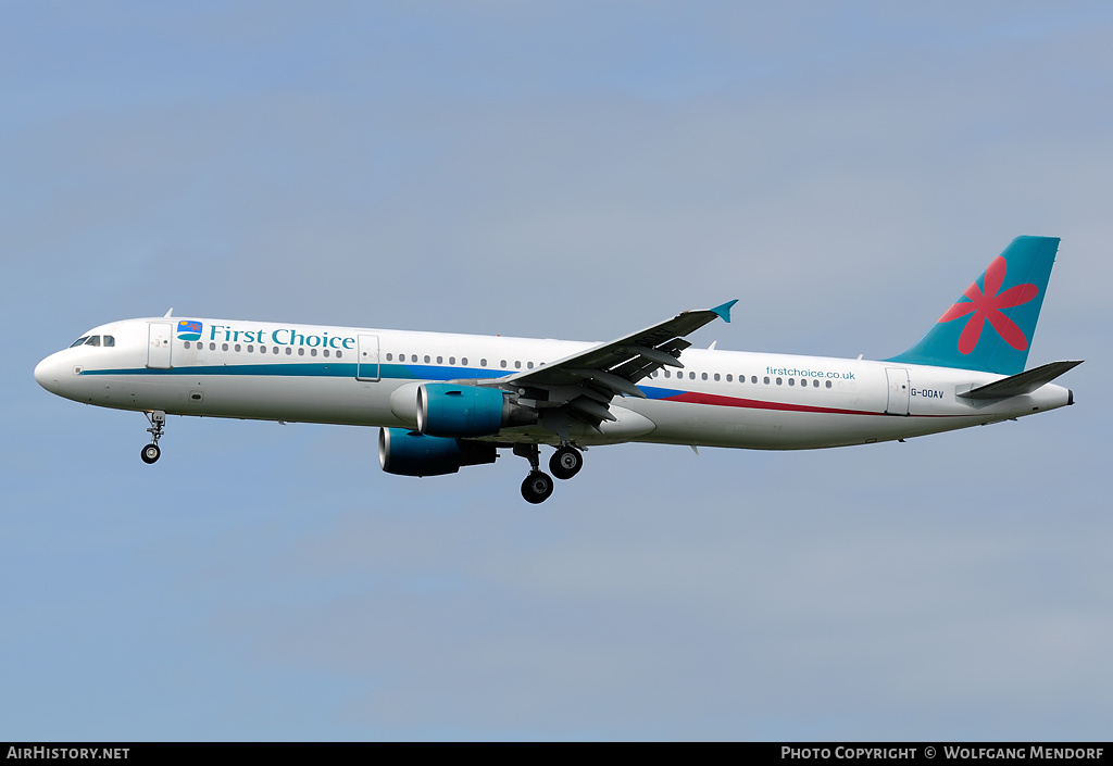Aircraft Photo of G-OOAV | Airbus A321-211 | First Choice Airways | AirHistory.net #541859