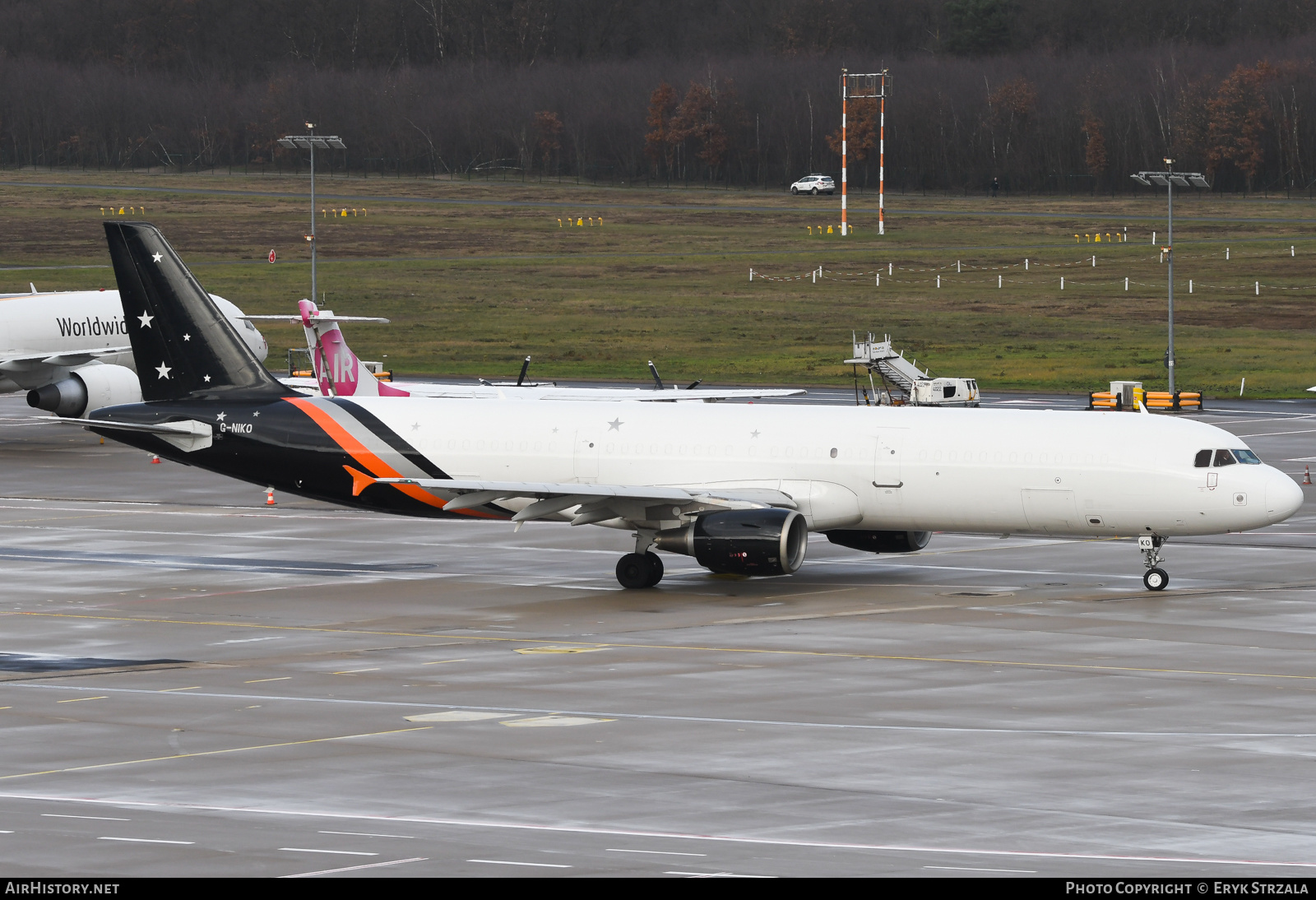 Aircraft Photo of G-NIKO | Airbus A321-211/P2F | Titan Airways | AirHistory.net #541863