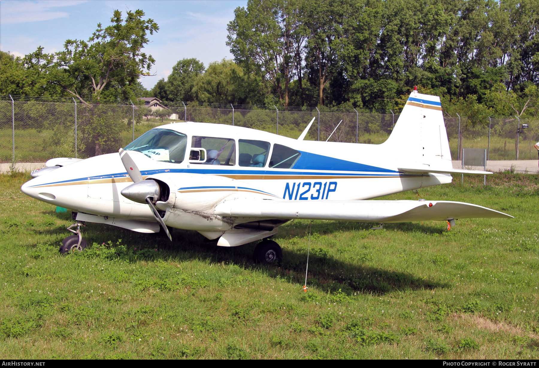 Aircraft Photo of N1231P | Piper PA-23 Apache/Seguin Geronimo | AirHistory.net #541931