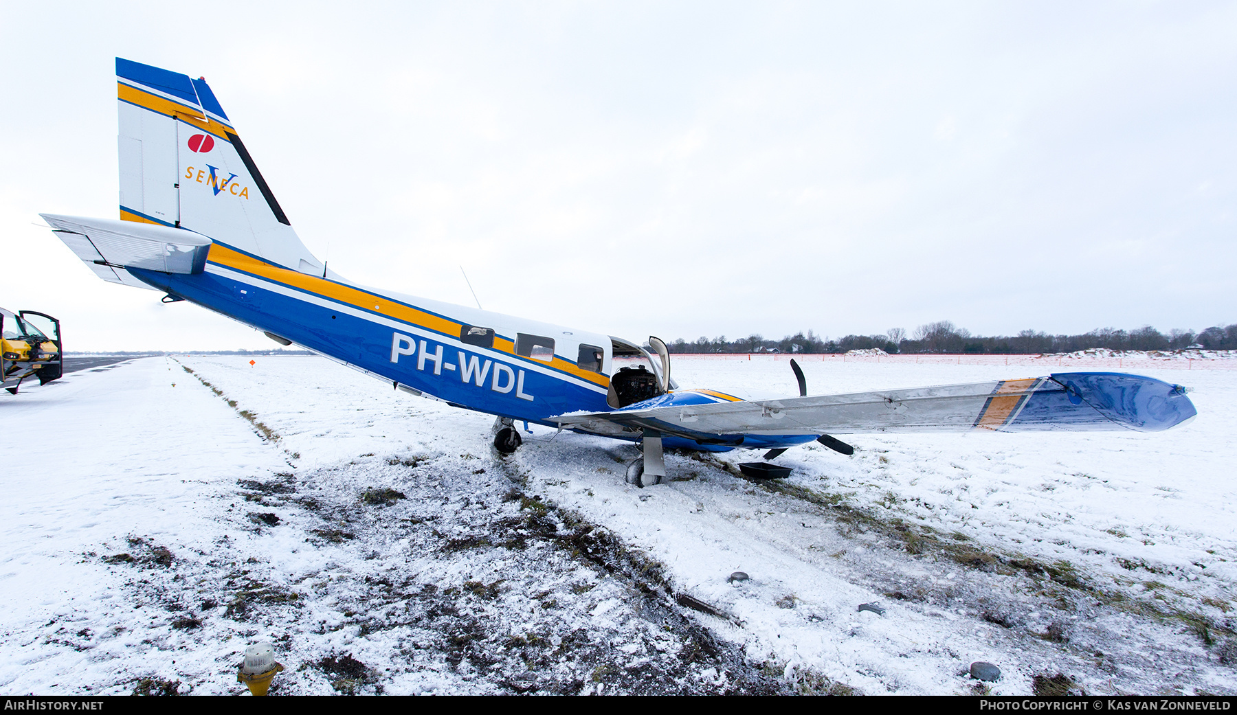 Aircraft Photo of PH-WDL | Piper PA-34-220T Seneca V | AirHistory.net #541945