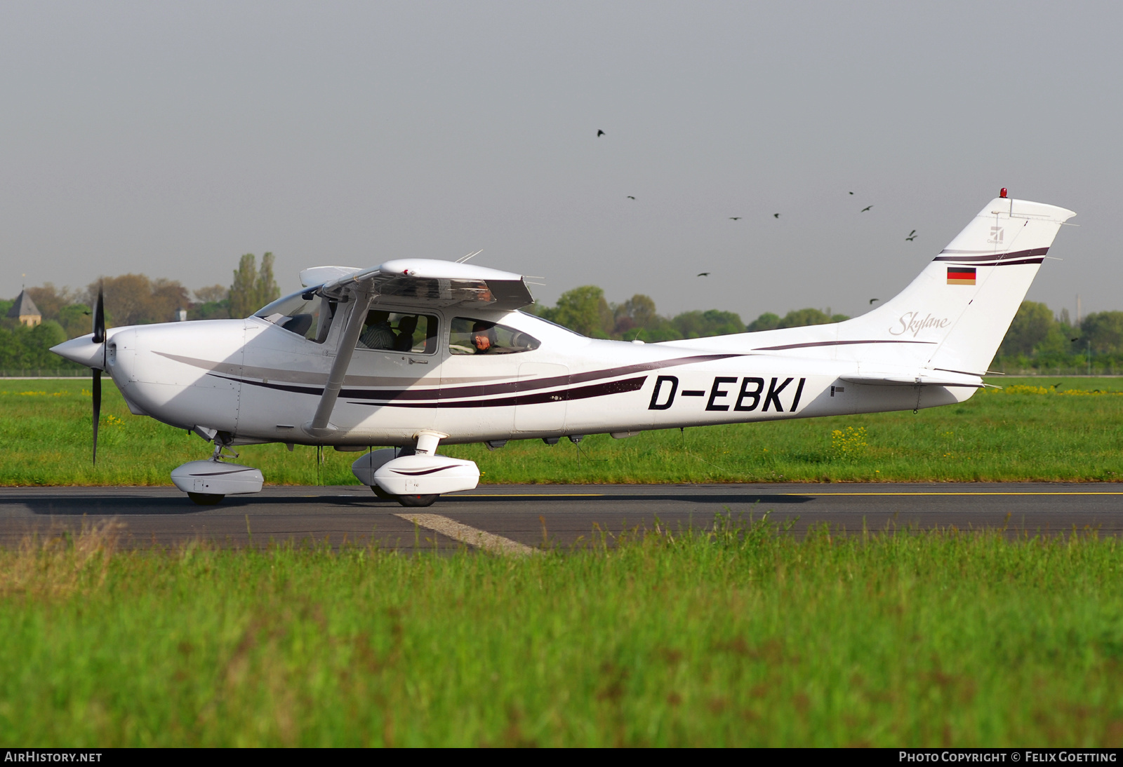 Aircraft Photo of D-EBKI | Cessna 182S Skylane | AirHistory.net #542007