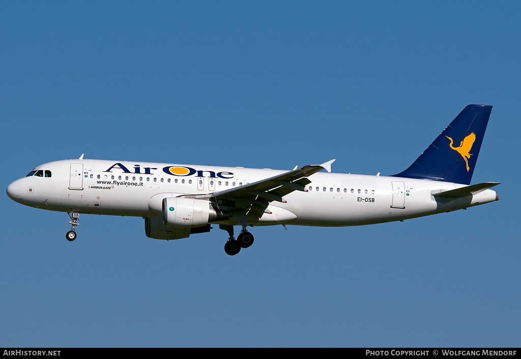 Aircraft Photo of EI-DSB | Airbus A320-216 | Air One | AirHistory.net #542064