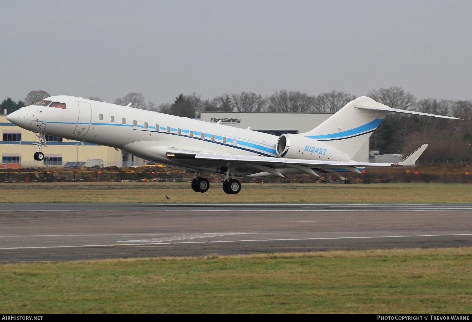 Aircraft Photo of N124ST | Bombardier Global 6000 (BD-700-1A10) | AirHistory.net #542306