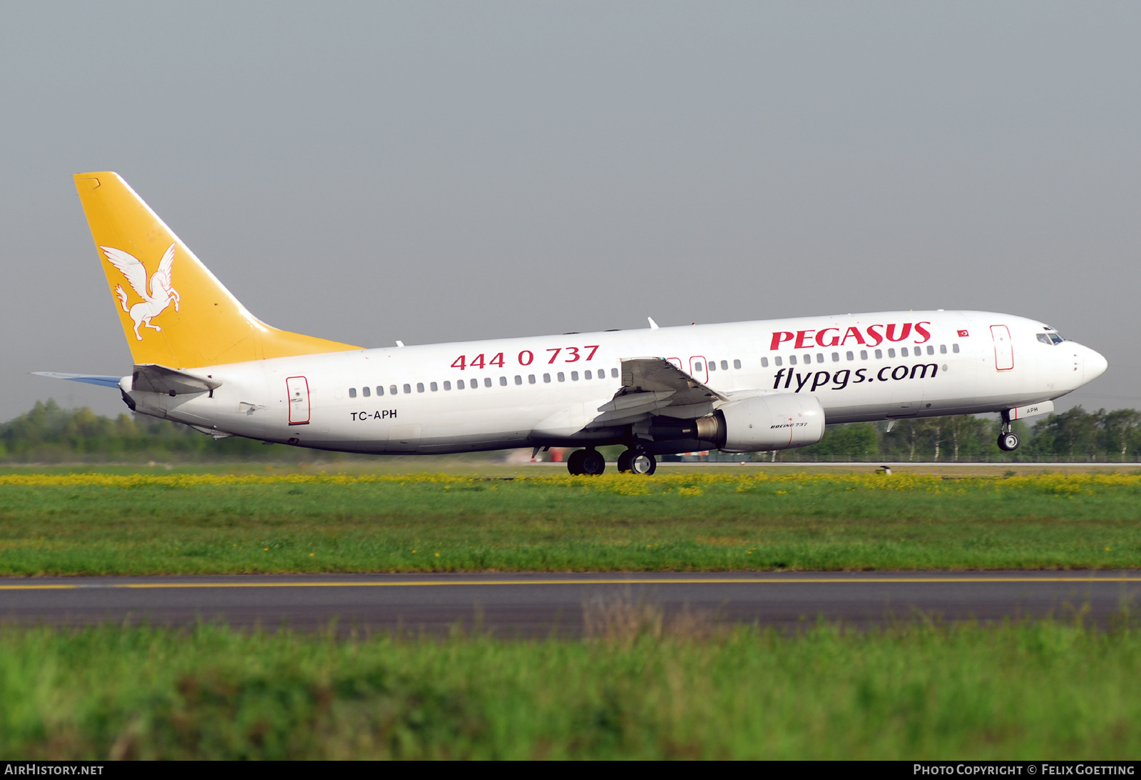 Aircraft Photo of TC-APH | Boeing 737-8S3 | Pegasus Airlines | AirHistory.net #542391