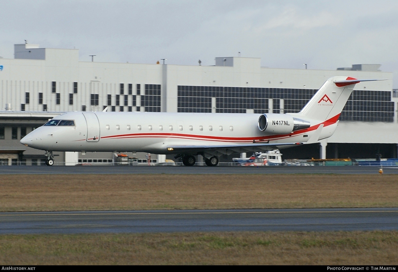 Aircraft Photo of N417NL | Bombardier Challenger 850 (CRJ-200SE/CL-600-2B19) | J W Mountain | AirHistory.net #542407