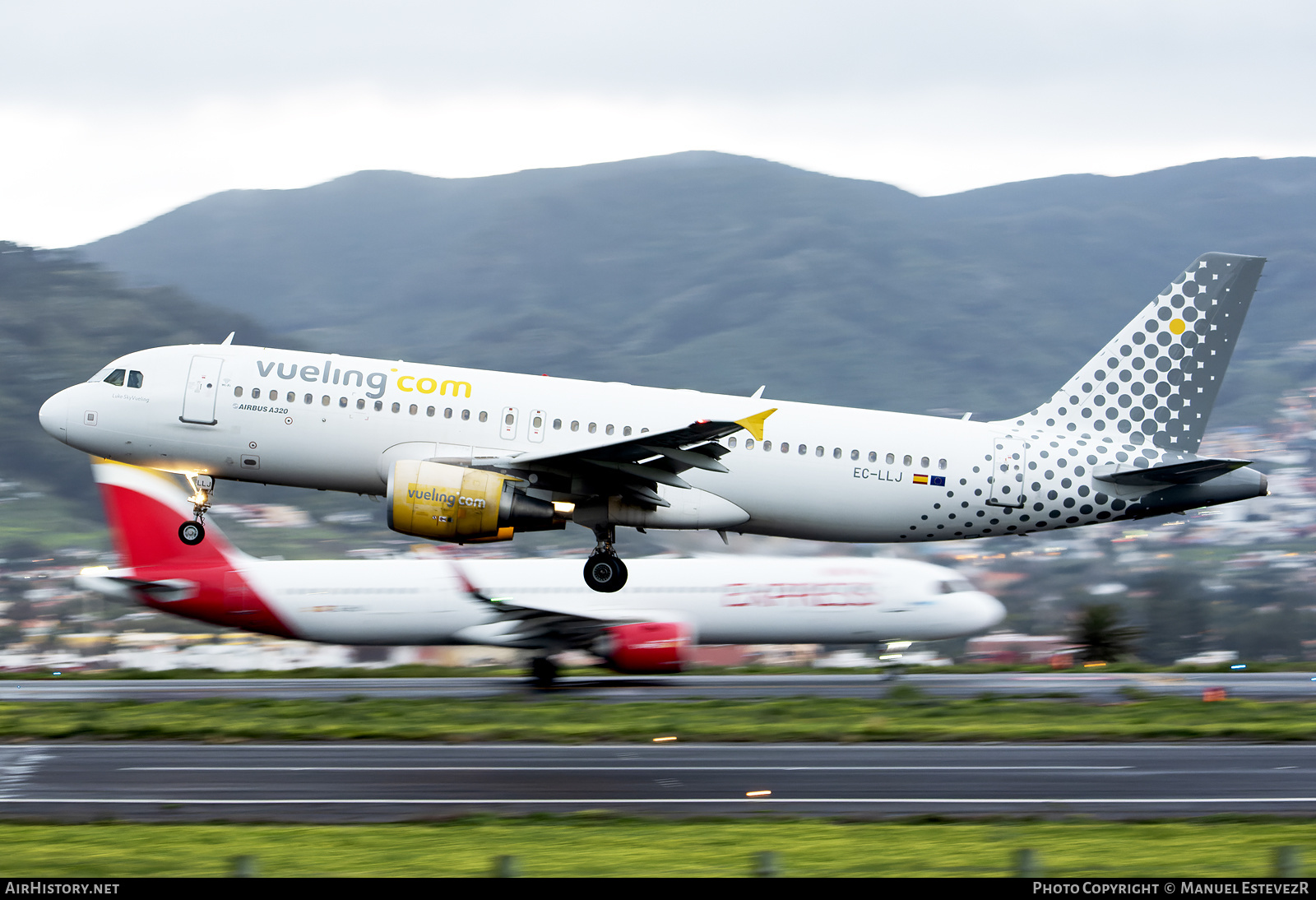 Aircraft Photo of EC-LLJ | Airbus A320-214 | Vueling Airlines | AirHistory.net #542465