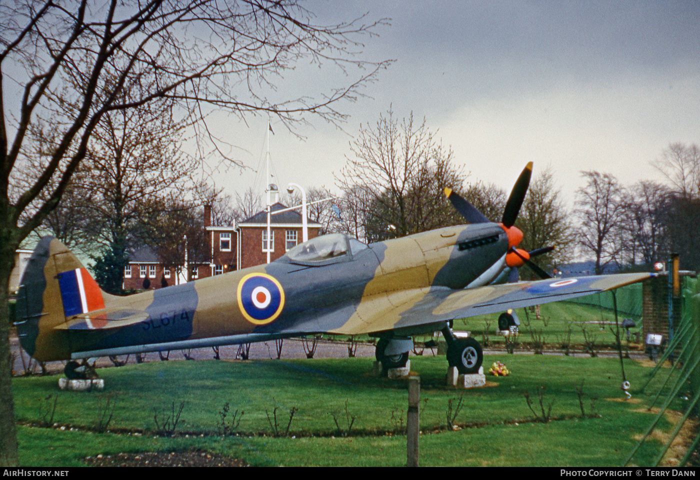 Aircraft Photo of SL674 | Supermarine 361 Spitfire LF16E | UK - Air Force | AirHistory.net #542606