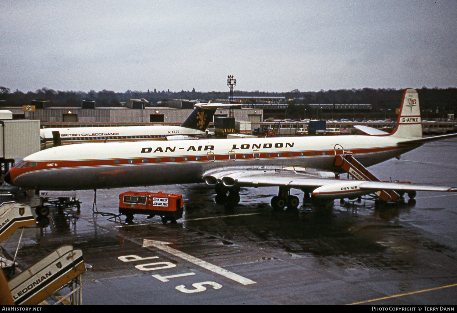Aircraft Photo of G-AYWX | De Havilland D.H. 106 Comet 4C | Dan-Air London | AirHistory.net #542698