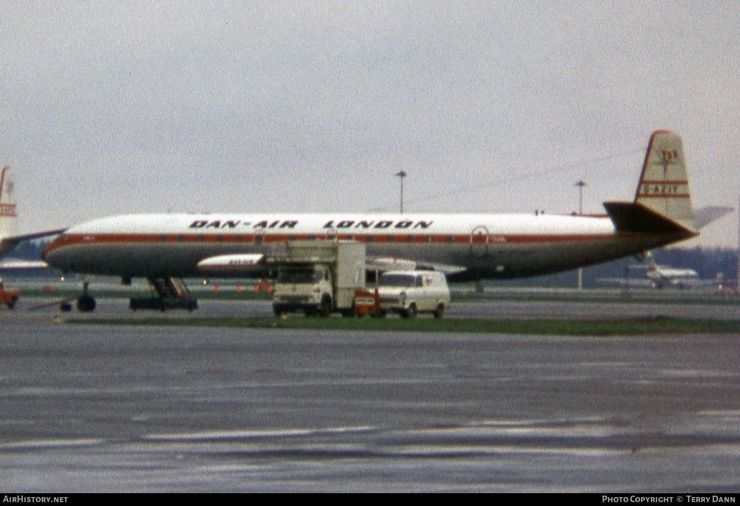 Aircraft Photo of G-AZIY | De Havilland D.H. 106 Comet 4 | Dan-Air London | AirHistory.net #542723