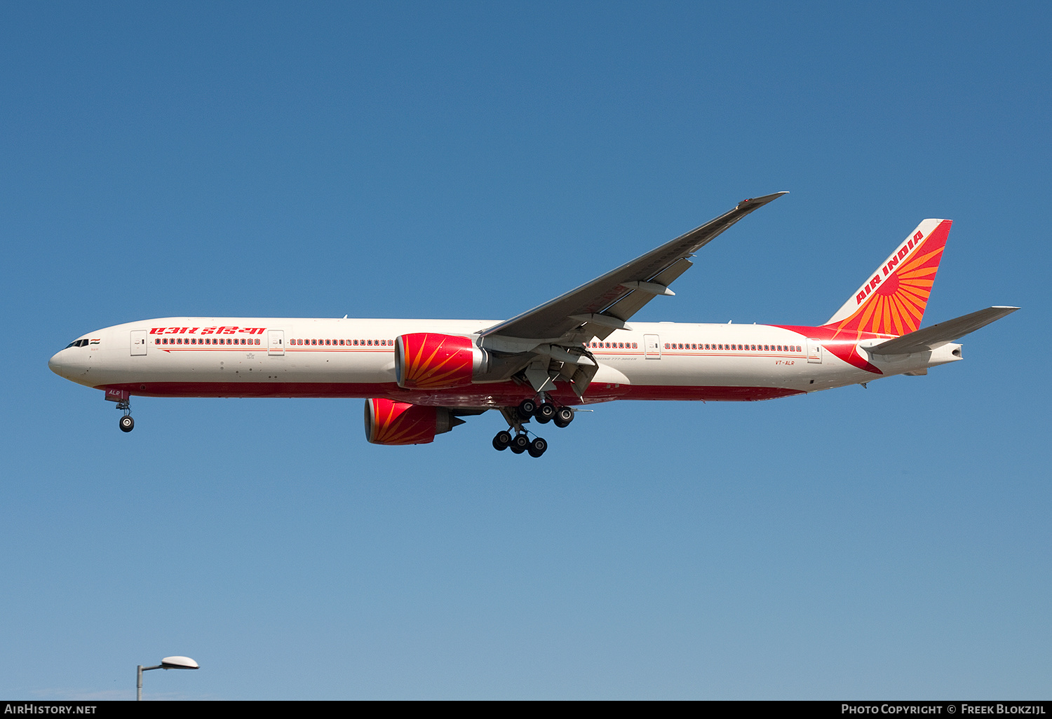 Aircraft Photo of VT-ALR | Boeing 777-337/ER | Air India | AirHistory.net #542730