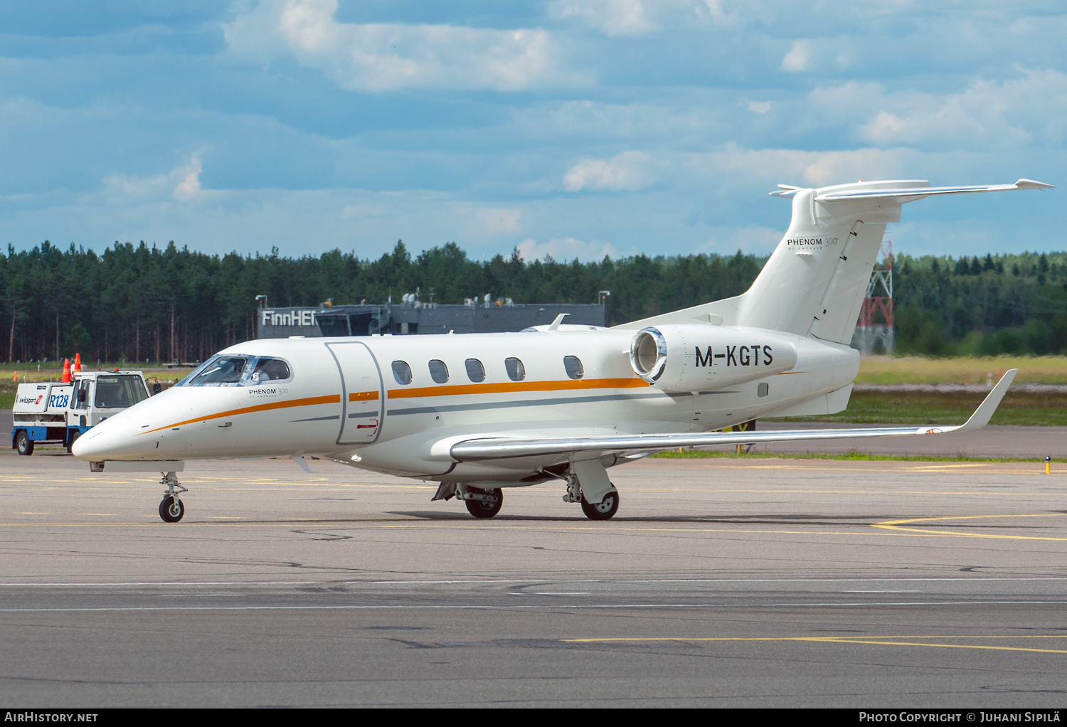 Aircraft Photo of M-KGTS | Embraer EMB-505 Phenom 300 | AirHistory.net #542754