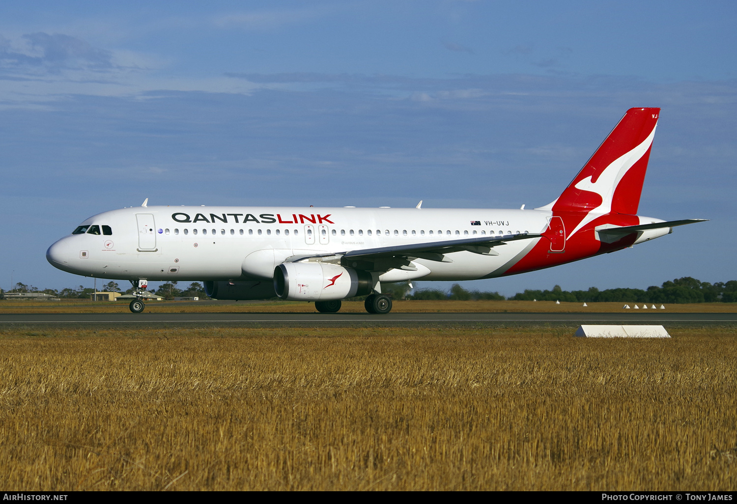 Aircraft Photo of VH-UVJ | Airbus A320-232 | QantasLink | AirHistory.net #542826