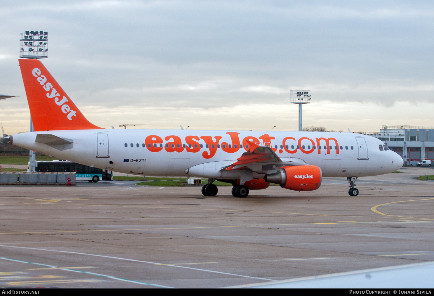 Aircraft Photo of G-EZTI | Airbus A320-214 | EasyJet | AirHistory.net #543076