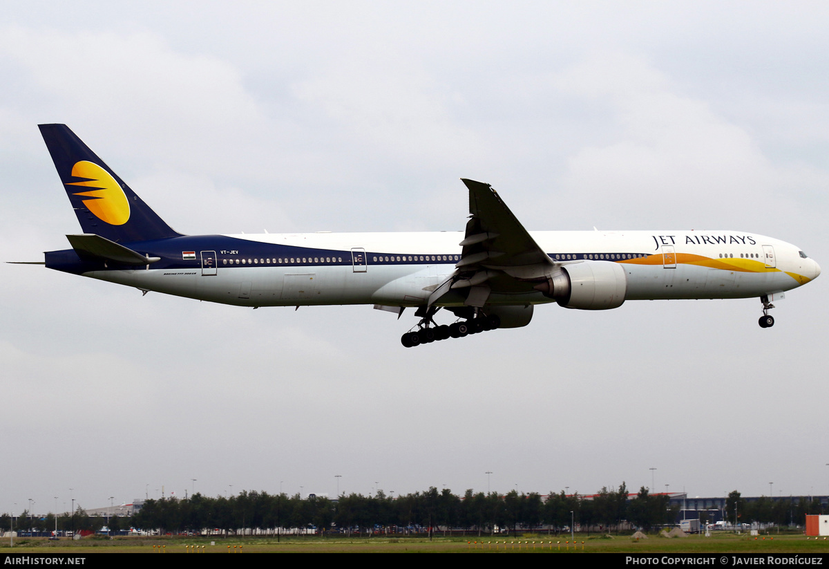 Aircraft Photo of VT-JEV | Boeing 777-35R/ER | Jet Airways | AirHistory.net #543078