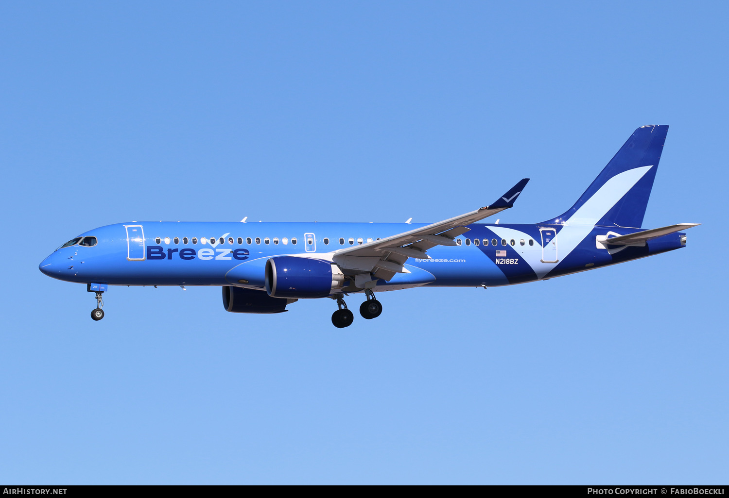 Aircraft Photo of N218BZ | Airbus A220-371 (BD-500-1A11) | Breeze Airways | AirHistory.net #543173