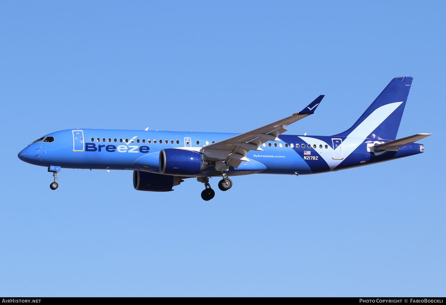 Aircraft Photo of N217BZ | Airbus A220-371 (BD-500-1A11) | Breeze Airways | AirHistory.net #543215