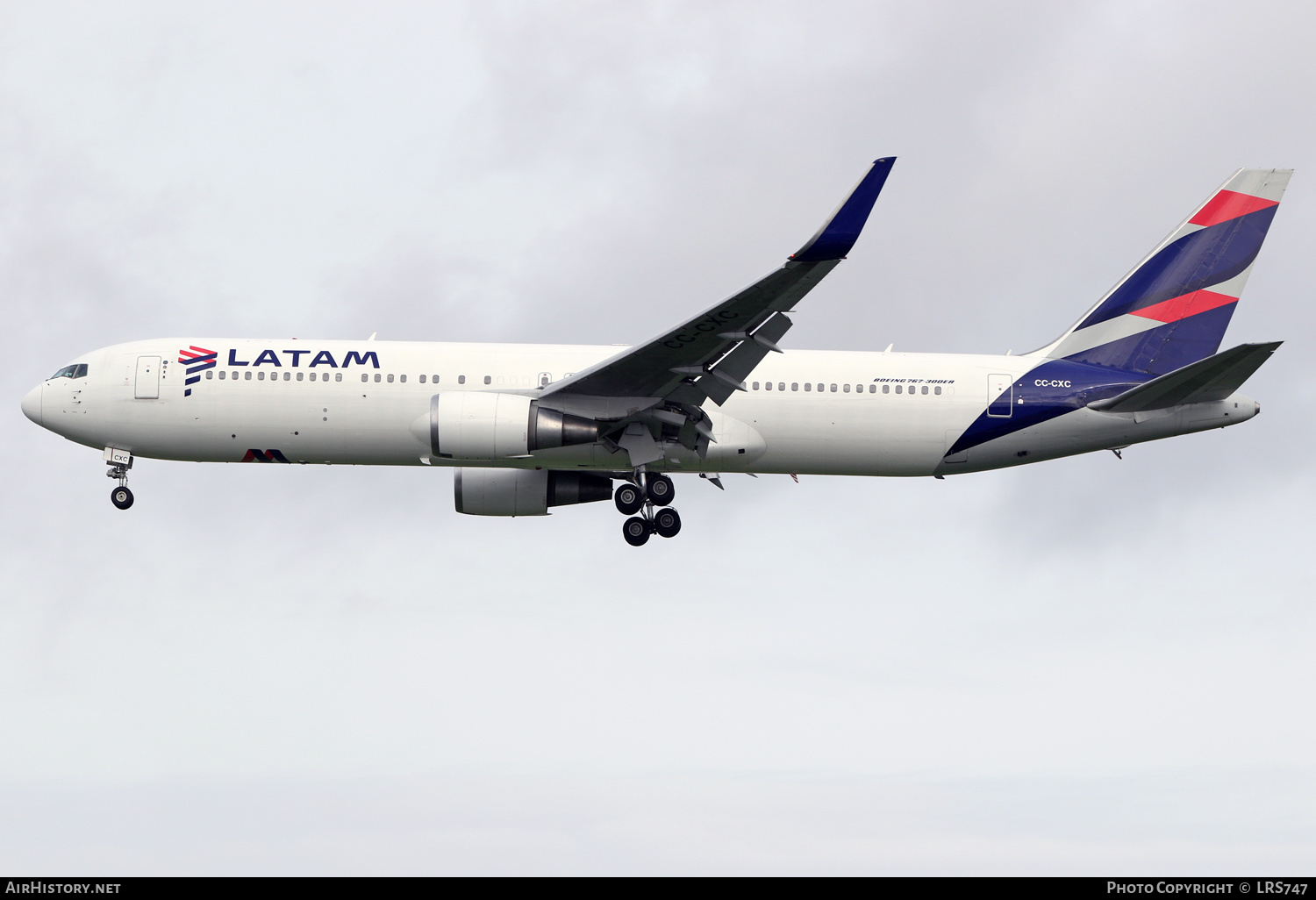 Aircraft Photo of CC-CXC | Boeing 767-316/ER | LATAM Airlines | AirHistory.net #543263