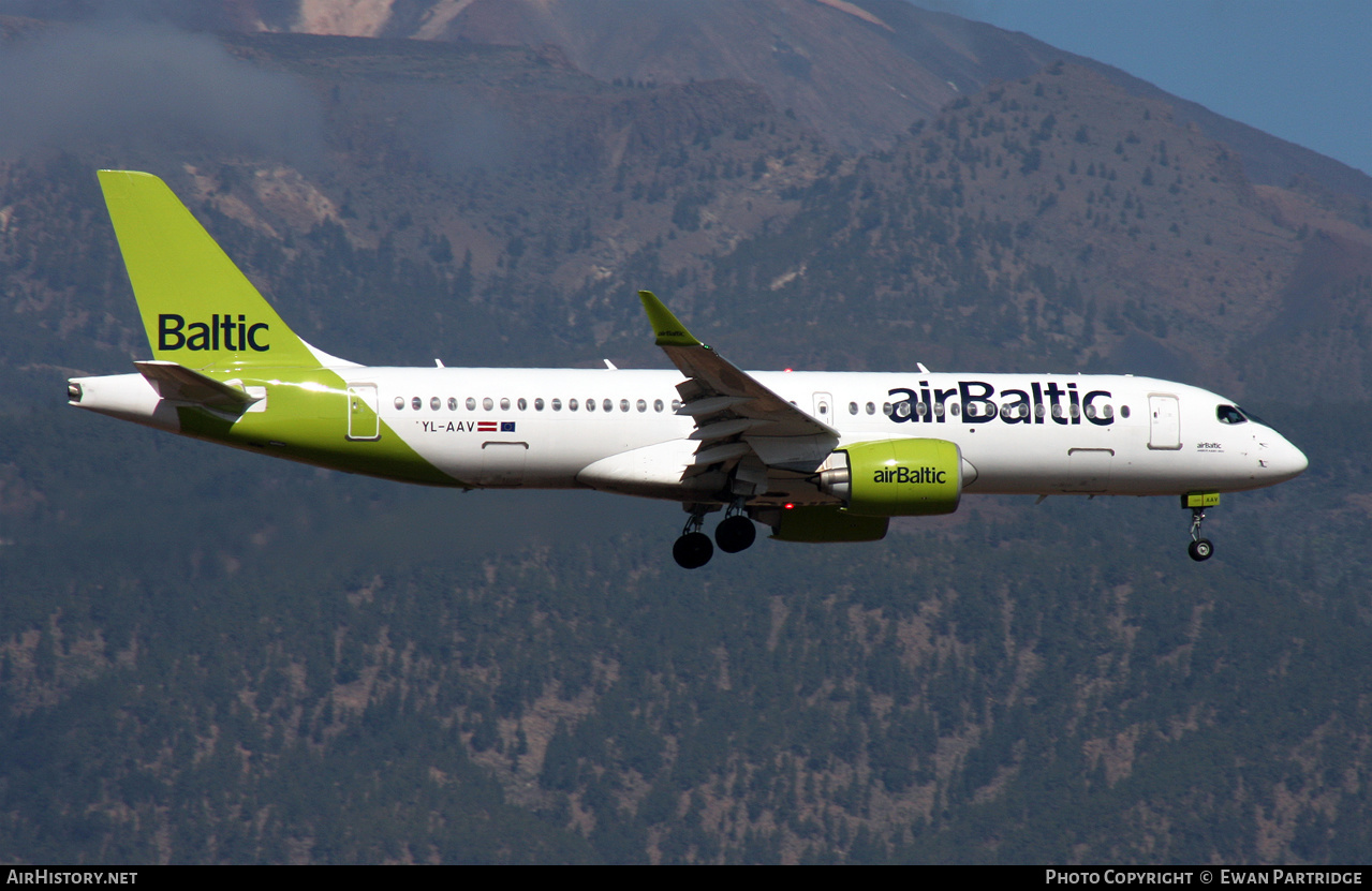 Aircraft Photo of YL-AAV | Airbus A220-371 (BD-500-1A11) | AirBaltic | AirHistory.net #543319