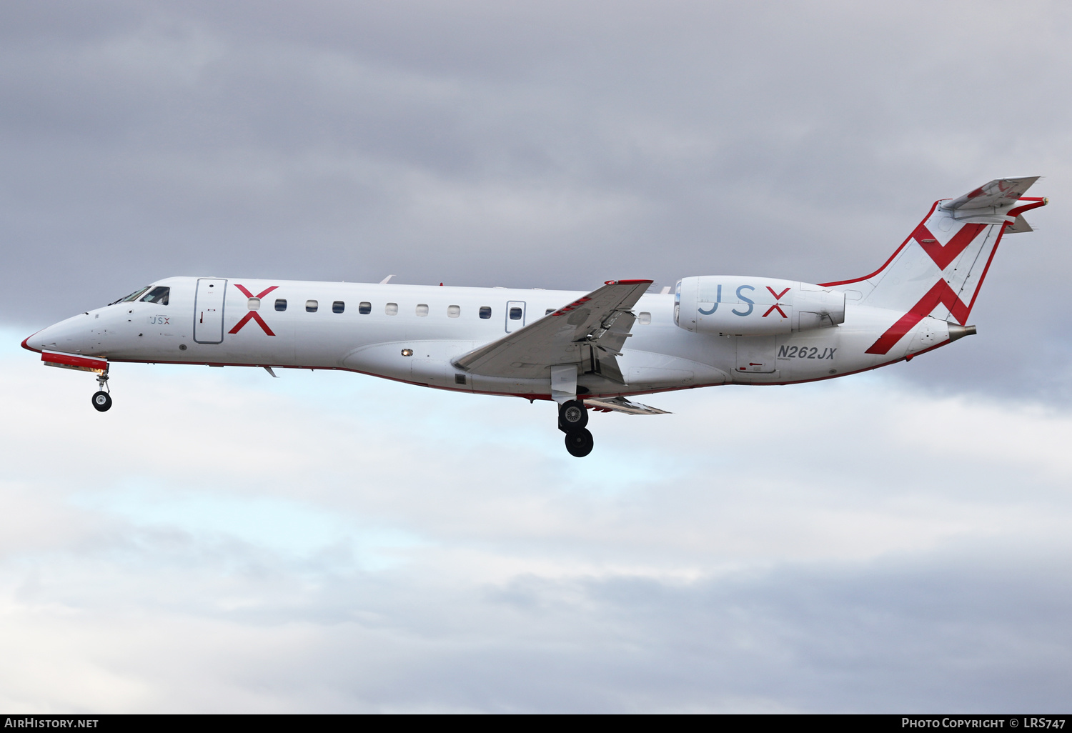 Aircraft Photo of N262JX | Embraer ERJ-135LR (EMB-135LR) | JetSuiteX - JSX | AirHistory.net #543491