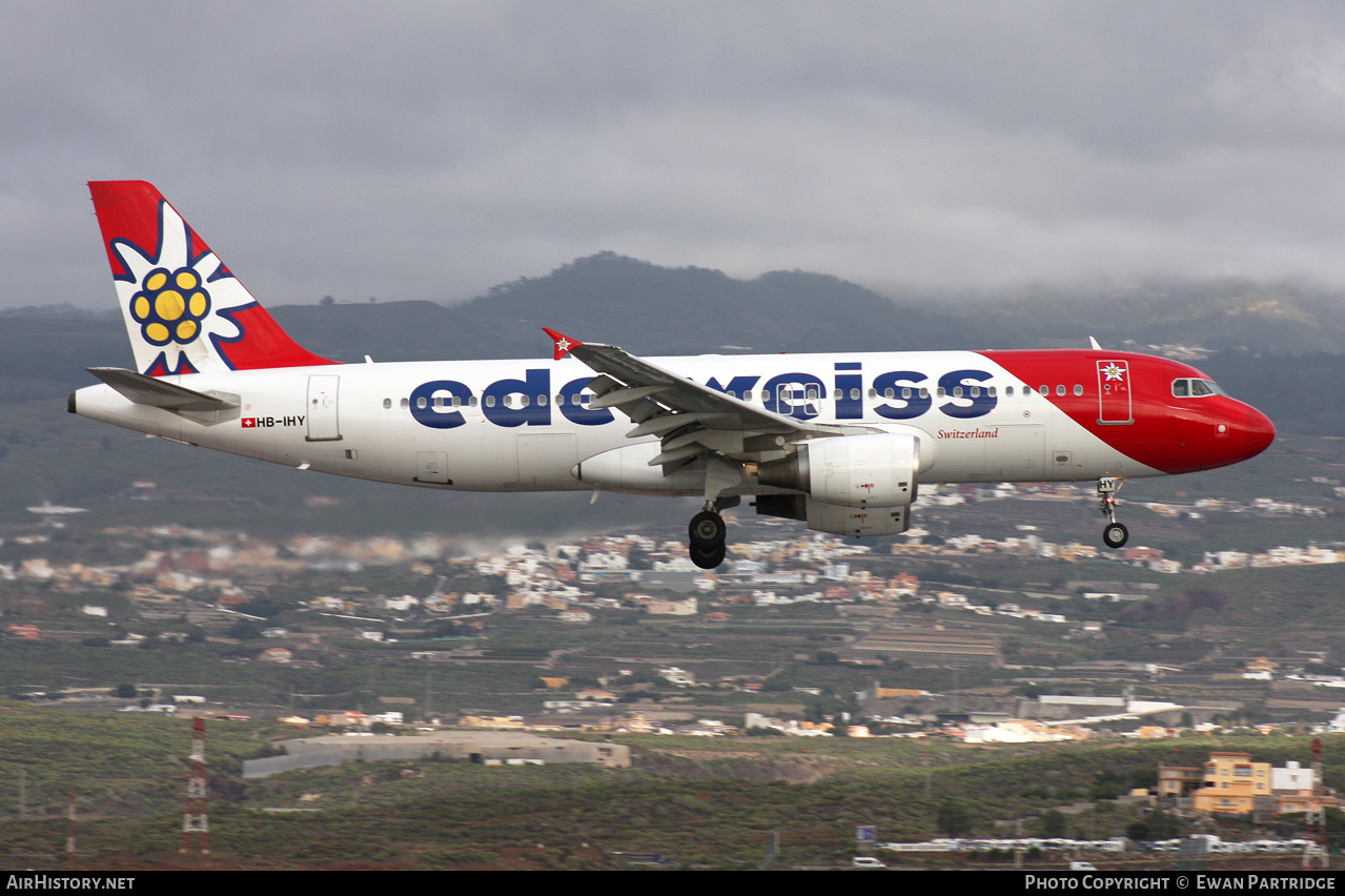 Aircraft Photo of HB-IHY | Airbus A320-214 | Edelweiss Air | AirHistory.net #543529