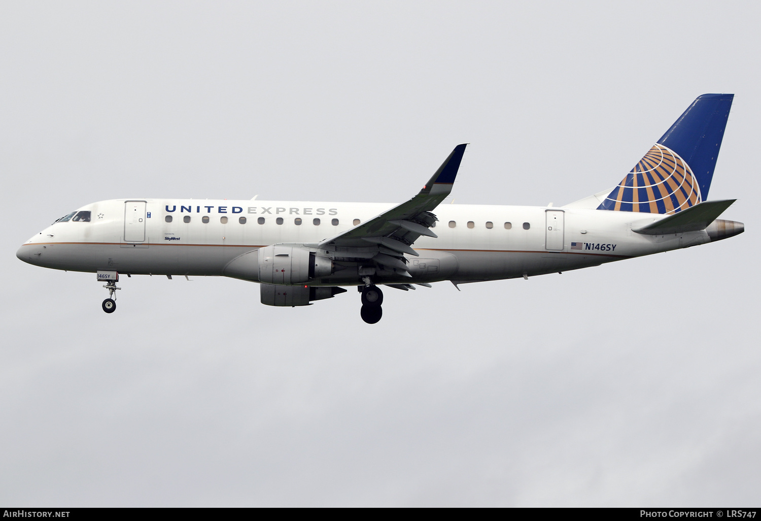 Aircraft Photo of N146SY | Embraer 175LR (ERJ-170-200LR) | United Express | AirHistory.net #543640