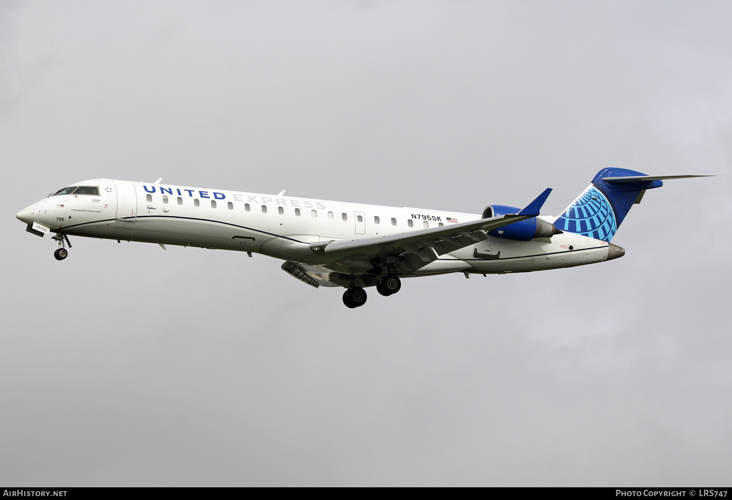 Aircraft Photo of N795SK | Bombardier CRJ-701ER (CL-600-2C10) | United Express | AirHistory.net #543666