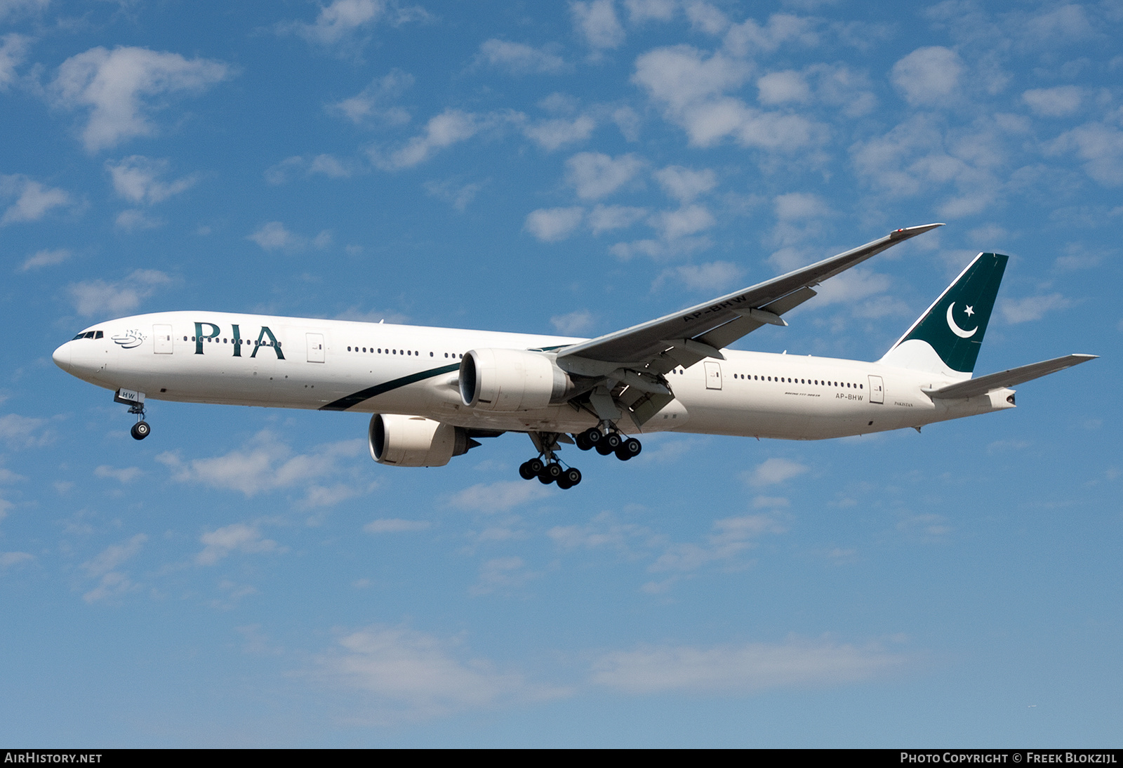 Aircraft Photo of AP-BHW | Boeing 777-340/ER | Pakistan International Airlines - PIA | AirHistory.net #543728
