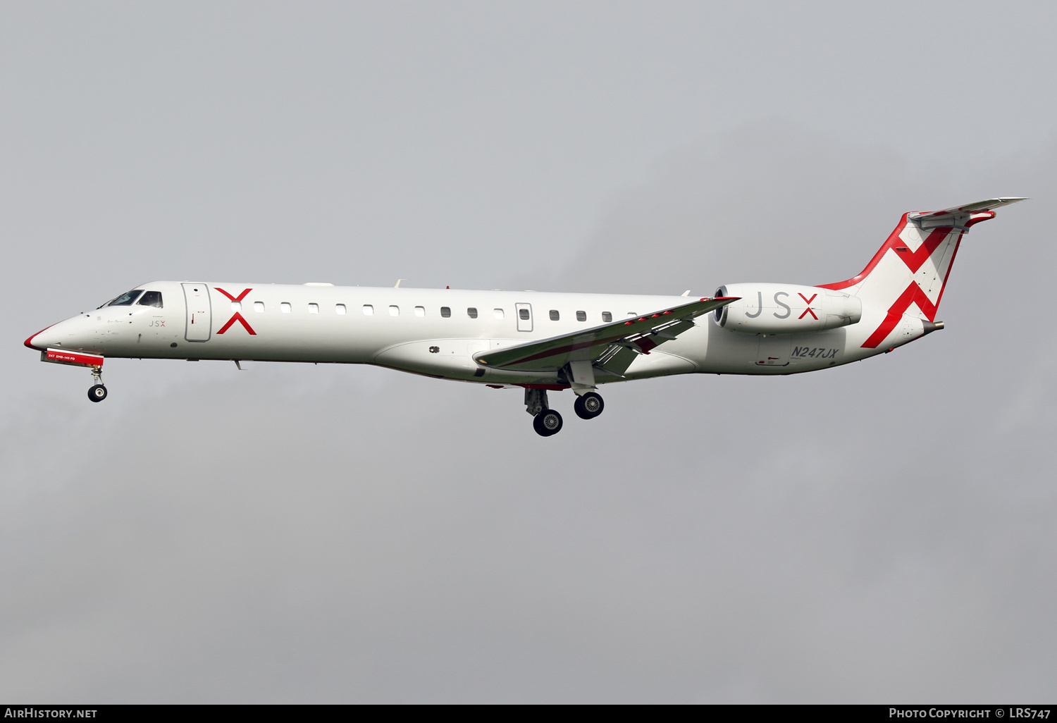 Aircraft Photo of N247JX | Embraer ERJ-145LR (EMB-145LR) | JetSuiteX - JSX | AirHistory.net #543843