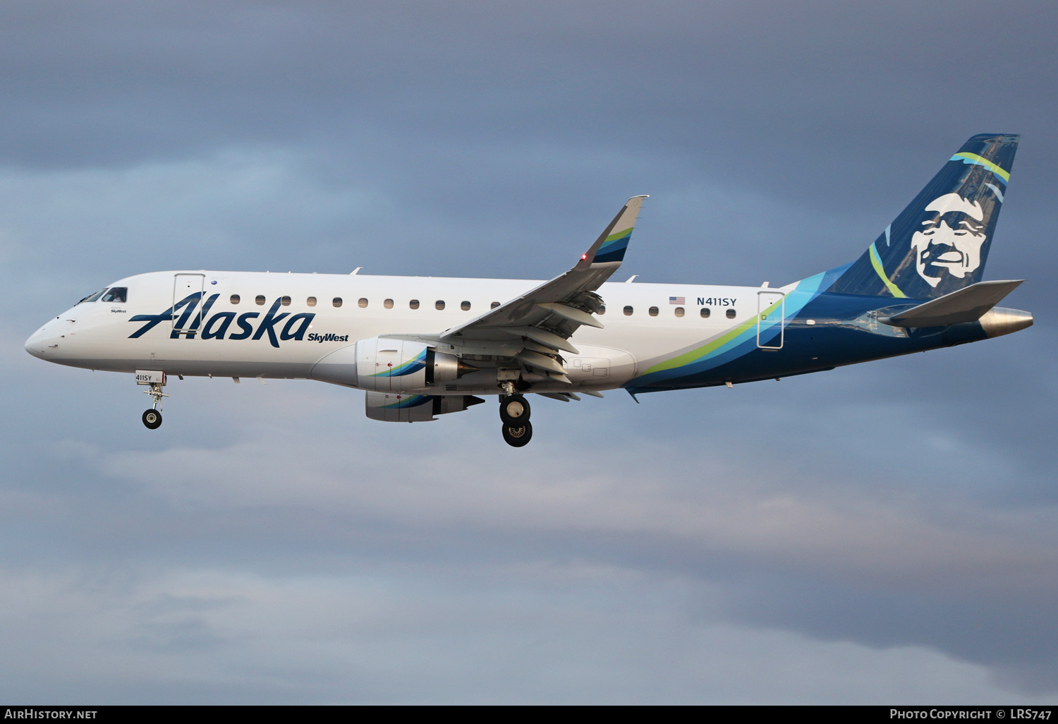 Aircraft Photo of N411SY | Embraer 175LR (ERJ-170-200LR) | Alaska Airlines | AirHistory.net #543887