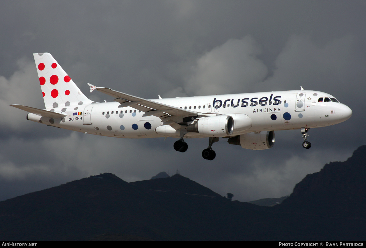 Aircraft Photo of OO-SNH | Airbus A320-214 | Brussels Airlines | AirHistory.net #544019