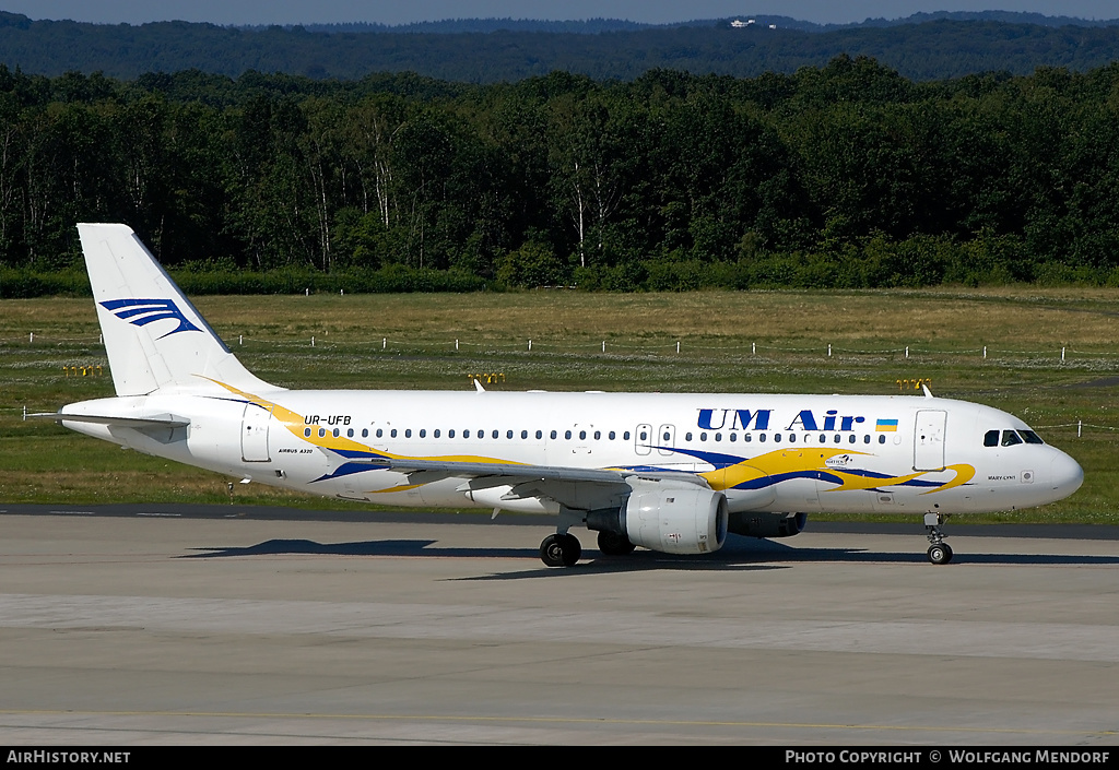 Aircraft Photo of UR-UFB | Airbus A320-211 | UM Air - Ukrainian-Mediterranean Airlines | AirHistory.net #544065