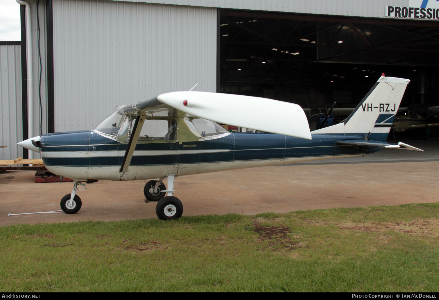 Aircraft Photo of VH-RZJ | Cessna 150G | AirHistory.net #544066