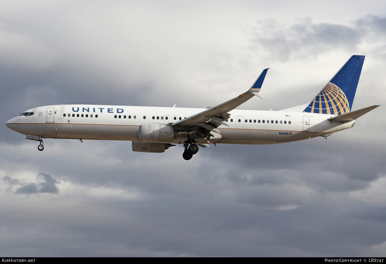 Aircraft Photo of N68821 | Boeing 737-924/ER | United Airlines | AirHistory.net #544178