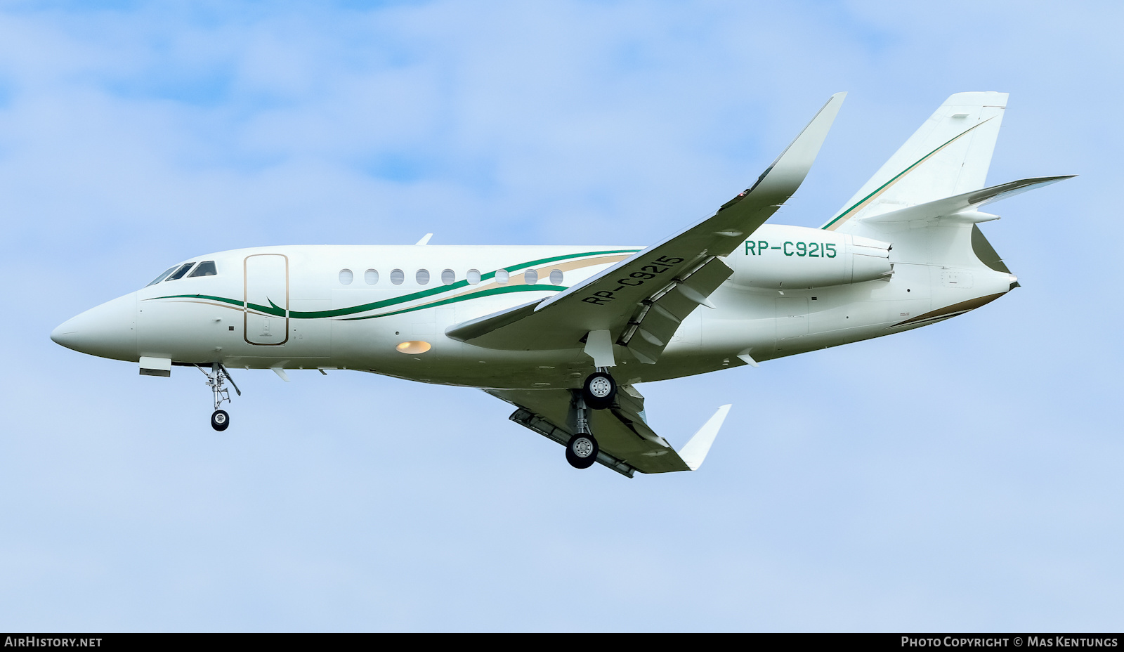 Aircraft Photo of RP-C9215 | Dassault Falcon 2000LX | AirHistory.net #544236