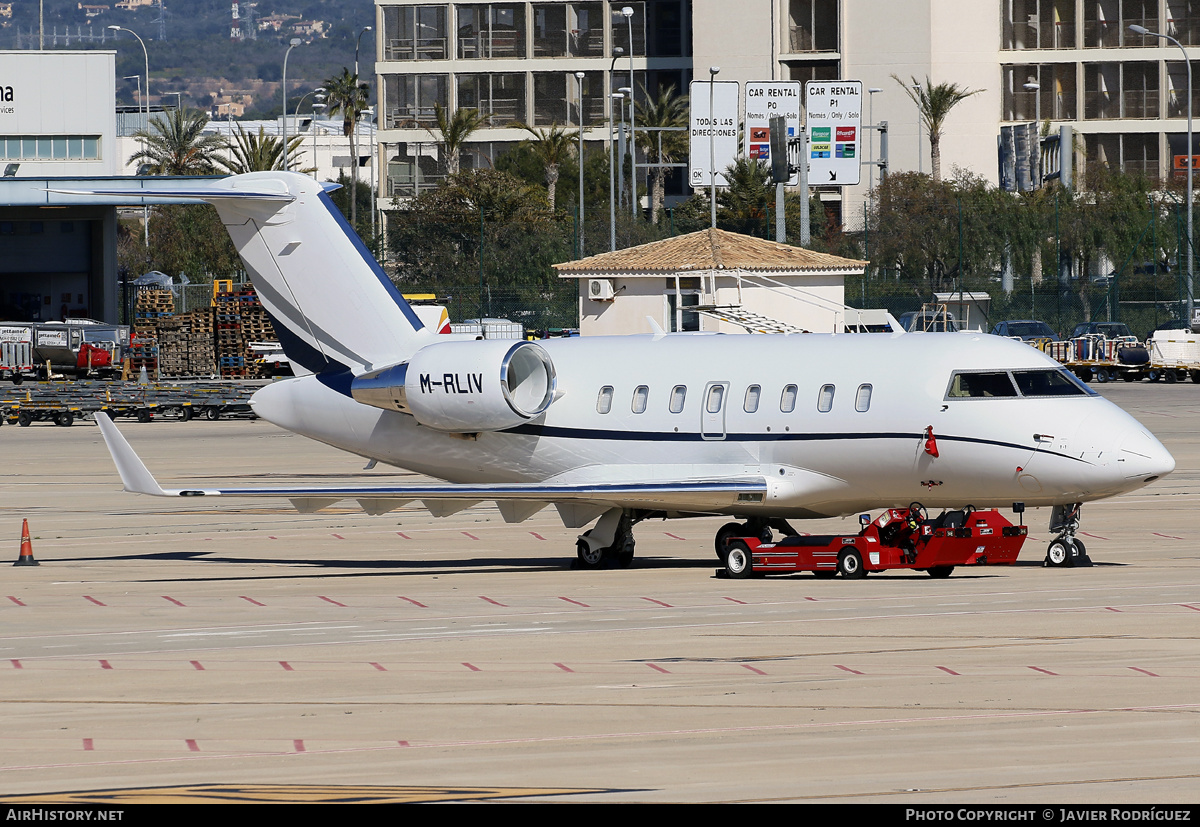 Aircraft Photo of M-RLIV | Bombardier Challenger 605 (CL-600-2B16) | AirHistory.net #544385