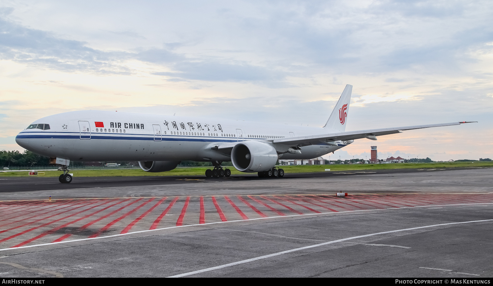 Aircraft Photo of B-2037 | Boeing 777-39L/ER | Air China | AirHistory.net #544660