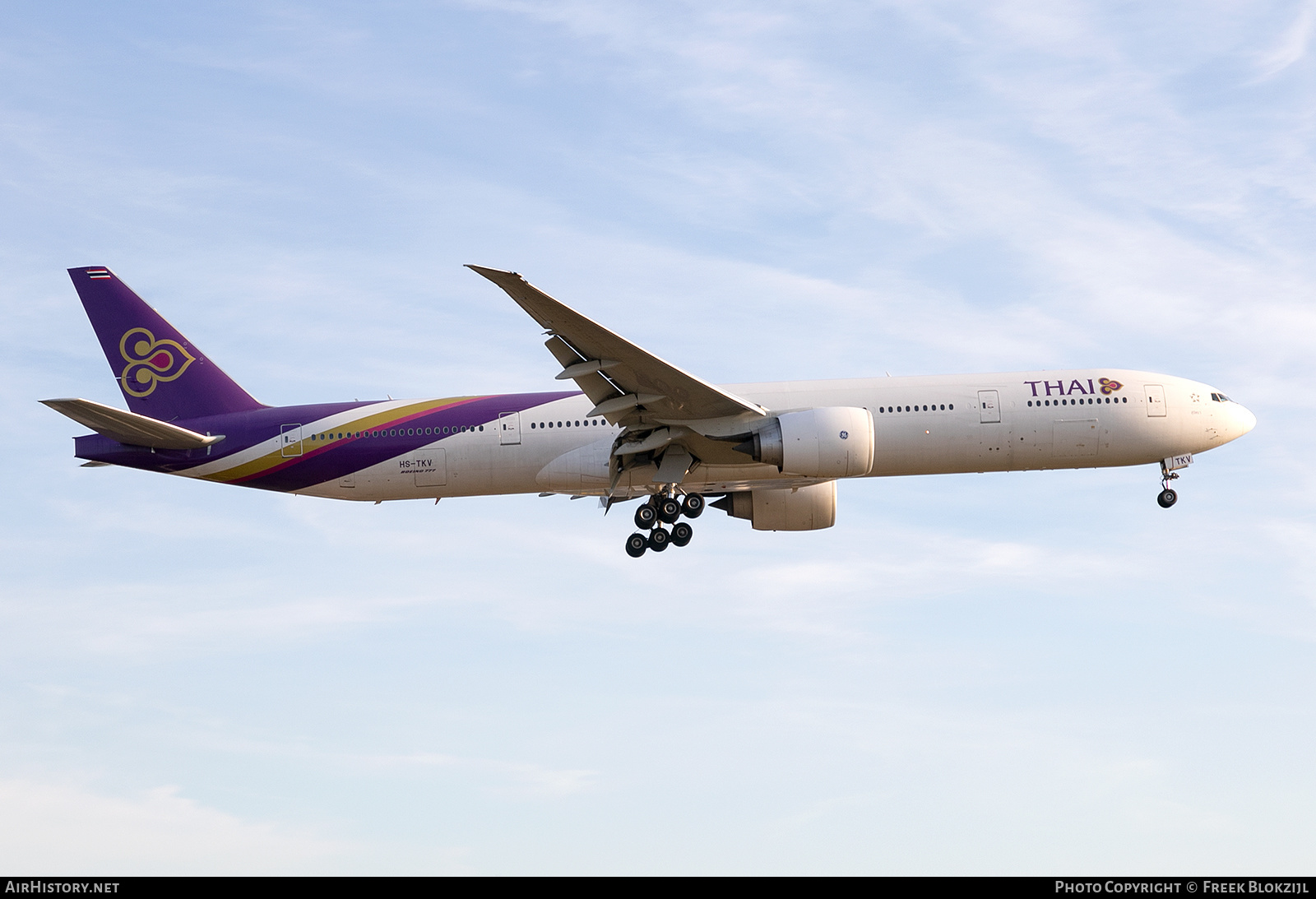 Aircraft Photo of HS-TKV | Boeing 777-3D7/ER | Thai Airways International | AirHistory.net #544809